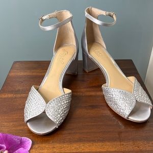 Jewel Badgley Mischka Size 7 Heels